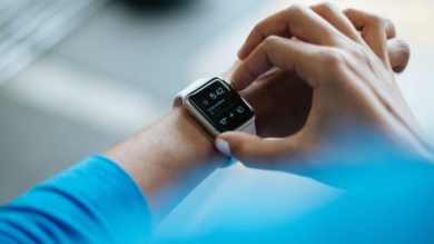smartwatch-828786_1920-749x516